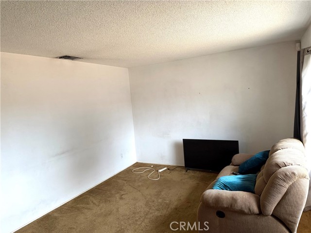 Detail Gallery Image 3 of 16 For 9603 Boxwood Ave, Fontana,  CA 92335 - 4 Beds | 2 Baths