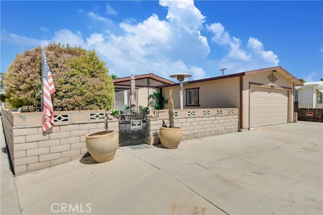 Detail Gallery Image 2 of 32 For 73741 Broadmoor Dr, Thousand Palms,  CA 92276 - 3 Beds | 2 Baths