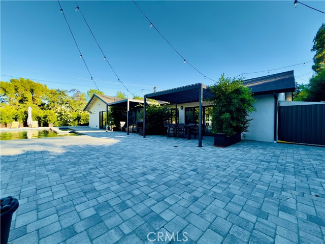 20301 Reaza Place, Woodland Hills CA: https://media.crmls.org/medias/4a20409b-9e5a-4b5d-a256-cc5e2f16068a.jpg