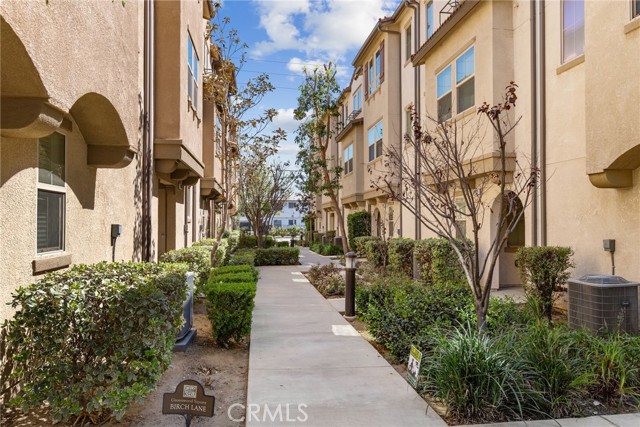 Detail Gallery Image 26 of 28 For 14104 W Birch Ln, Van Nuys,  CA 91405 - 3 Beds | 3 Baths