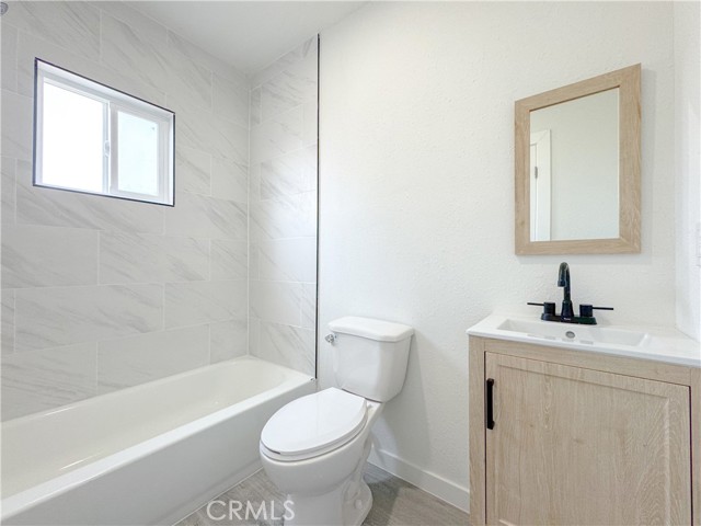 127 E 65th Street, Los Angeles CA: https://media.crmls.org/medias/4a207d1e-bb01-43e4-9404-30eb3380a43b.jpg