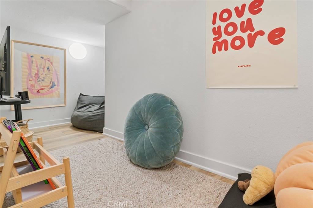 https://media.crmls.org/medias/4a222be4-42fd-4d0c-8964-7643b7ee5e6f.jpg?preset=X-Large