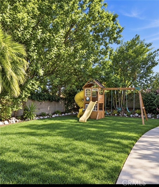 10640 Sylvia Ave photo 25