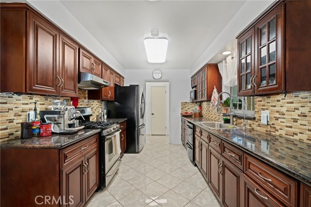 2415 Casa Grande Street, Pasadena CA: https://media.crmls.org/medias/4a22e3e2-5eed-4d12-afdd-aa076b96b60a.jpg