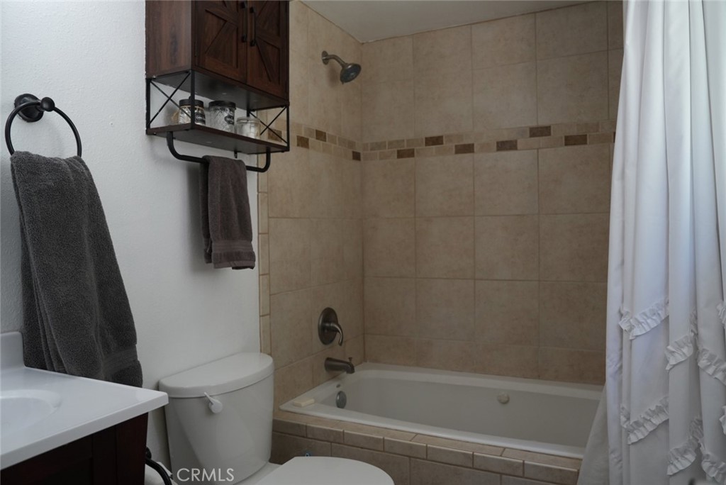 https://media.crmls.org/medias/4a231826-ca0b-4358-b503-964840e3fa53.jpg?preset=X-Large