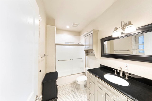 Detail Gallery Image 21 of 25 For 206 S Center St, Orange,  CA 92866 - 4 Beds | 3/1 Baths