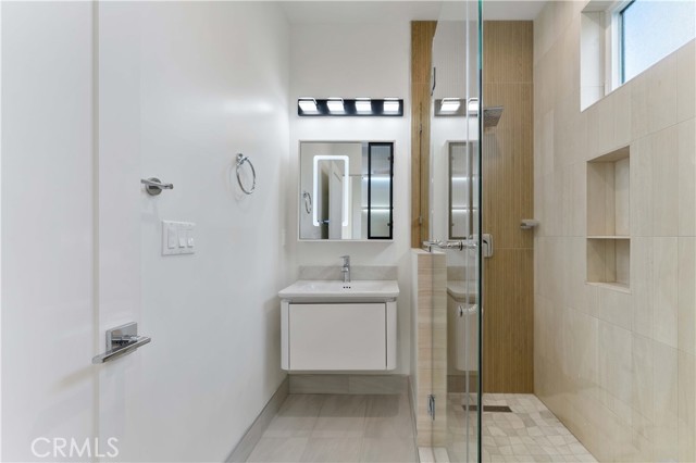 Detail Gallery Image 65 of 70 For 3932 S Minerva Ave, Los Angeles,  CA 90066 - 6 Beds | 6/1 Baths