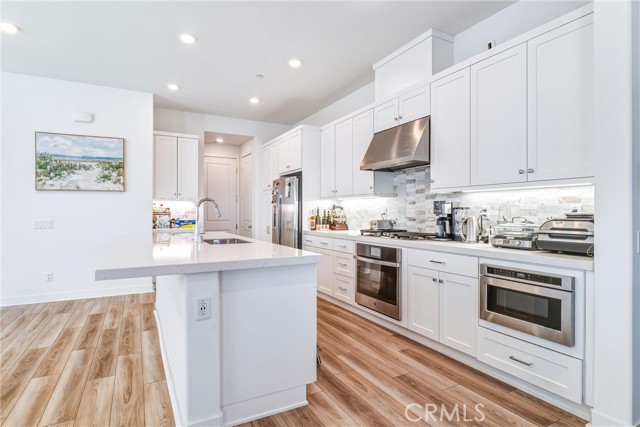 Detail Gallery Image 14 of 43 For 26767 Laurel Mountain Loop, Valencia,  CA 91381 - 4 Beds | 3 Baths