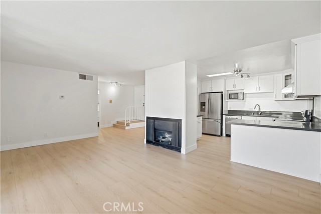 125 Allen, Pasadena CA: https://media.crmls.org/medias/4a244348-fa57-43f7-9ec3-308bb998e34d.jpg