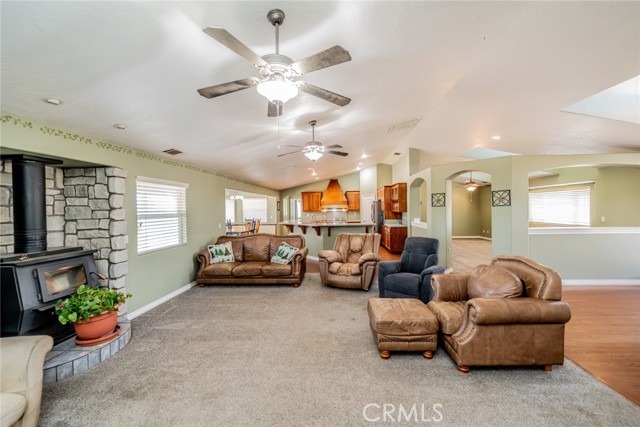 Detail Gallery Image 9 of 50 For 10636 Larch, Oak Hills,  CA 92344 - 5 Beds | 3 Baths