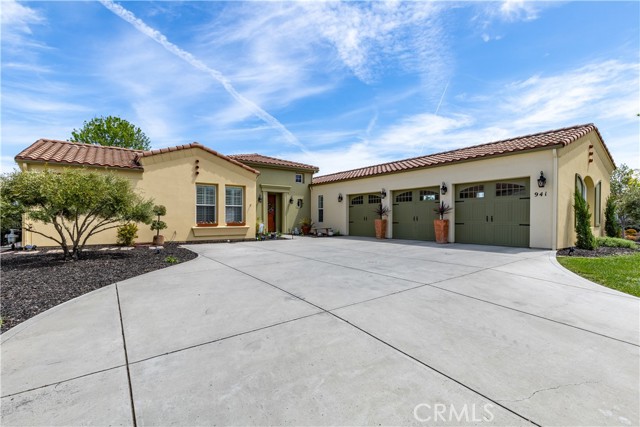 Detail Gallery Image 2 of 65 For 941 Vista Cerro Dr, Paso Robles,  CA 93446 - 4 Beds | 2/1 Baths
