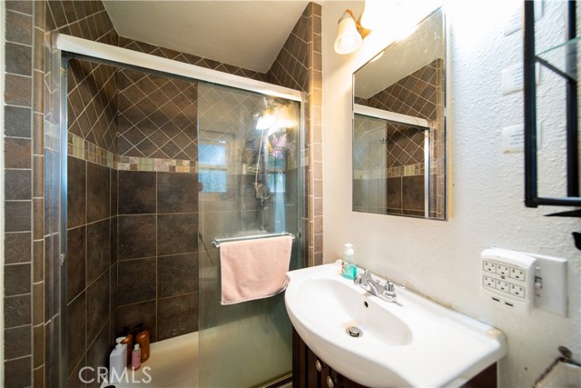 Image 15 of 26 For 209 Francis Street