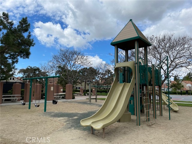 8 Bormes, Irvine CA: https://media.crmls.org/medias/4a25d08c-d266-4e8c-8338-3a0da68bdc6f.jpg