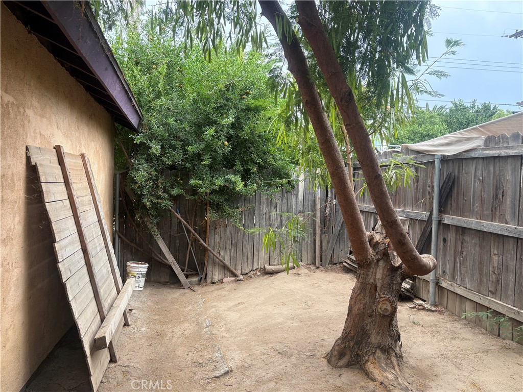 https://media.crmls.org/medias/4a262af0-f8fb-42d6-8d50-cb664a389b6c.jpg?preset=X-Large