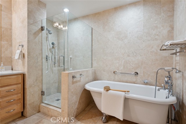 5416 Zelzah Avenue, Encino CA: https://media.crmls.org/medias/4a278882-b812-4717-9310-c815dfd6b8ba.jpg