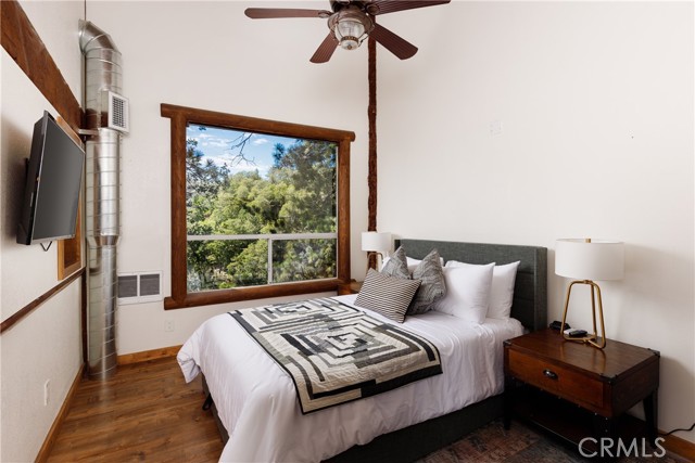 1370 Calgary Drive, Lake Arrowhead CA: https://media.crmls.org/medias/4a28fbc2-a8cb-42bd-bc63-5e91a4a3f51e.jpg
