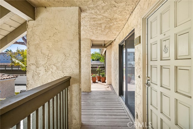 7648 Bay Drive, Huntington Beach CA: https://media.crmls.org/medias/4a2931d8-7411-47ae-8483-44c5eda2bb1c.jpg