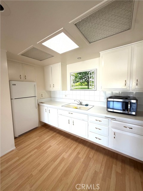 Detail Gallery Image 9 of 12 For 1642 Merion Way, M2-40i, Seal Beach,  CA 90740 - 2 Beds | 1 Baths