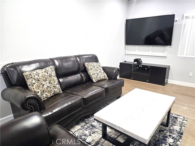 Detail Gallery Image 2 of 36 For 1741 S Easy Way, Anaheim,  CA 92804 - 3 Beds | 2/1 Baths