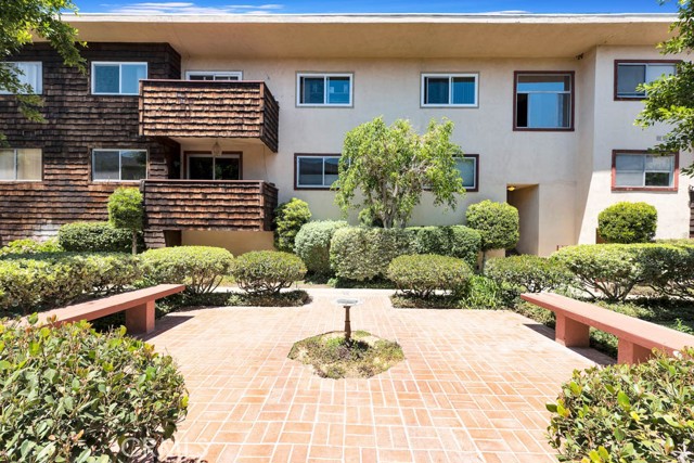 5400 Newcastle Avenue, Encino CA: https://media.crmls.org/medias/4a29e684-3880-492c-8738-74e3e3f95b21.jpg