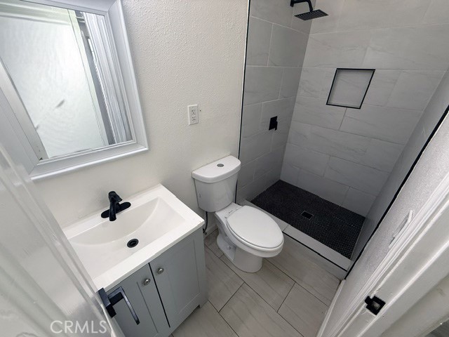 https://media.crmls.org/medias/4a2a5a4d-15ac-418d-8638-4e85faa2d8fd.jpg?preset=X-Large