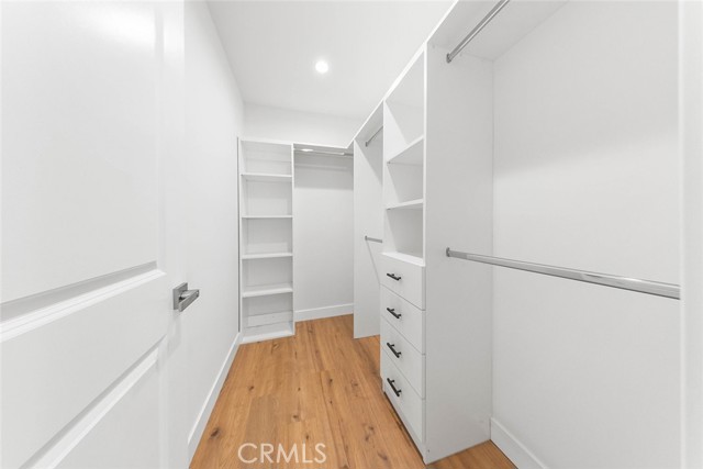 Detail Gallery Image 9 of 12 For 14727 Leadwell, Van Nuys,  CA 91405 - 3 Beds | 2/1 Baths