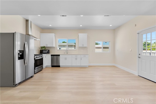 Image 14 of 35 For 14376 Euclid Street 1-4