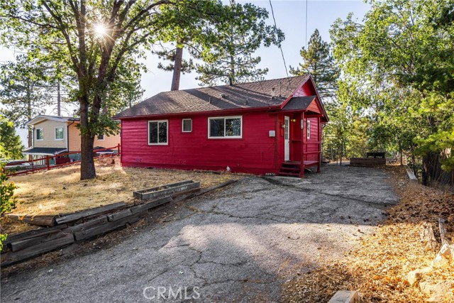 Detail Gallery Image 2 of 30 For 32876 Lone Pine Dr, Running Springs,  CA 92382 - 2 Beds | 1 Baths