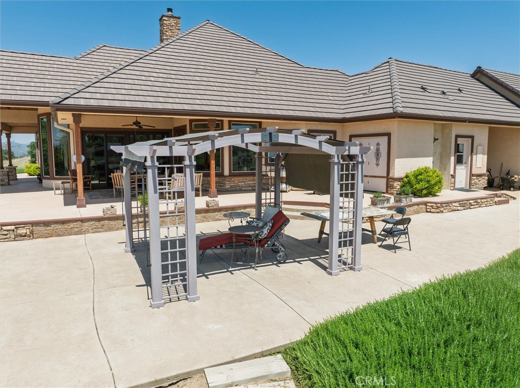 https://media.crmls.org/medias/4a2eca47-a947-433a-aa50-2c43028c0d8d.jpg?preset=X-Large