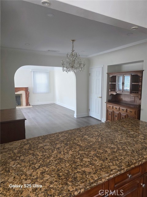 Detail Gallery Image 7 of 18 For 521 E Valencia Ave a,  Burbank,  CA 91501 - 2 Beds | 2 Baths