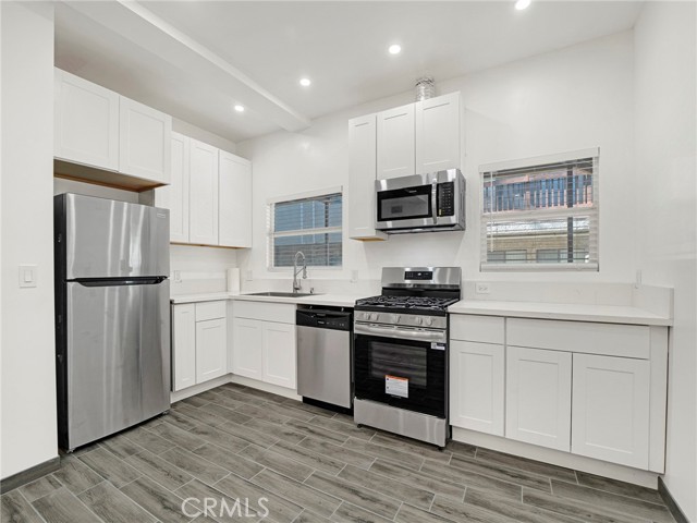 Detail Gallery Image 4 of 22 For 14545 Margate St #1,  Sherman Oaks,  CA 91411 - 3 Beds | 2 Baths