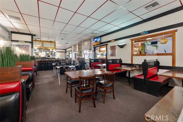 320 W Foothill Blvd, Upland CA: https://media.crmls.org/medias/4a311ee0-3db4-4d2c-8df7-1ed688e6712d.jpg