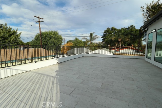 Detail Gallery Image 7 of 8 For 7454 N Loma Verde Ave, Canoga Park,  CA 91303 - 3 Beds | 2 Baths