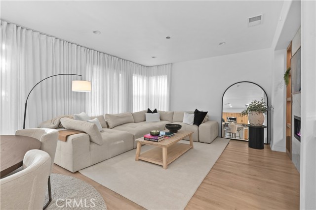 Detail Gallery Image 6 of 16 For 3438 Aries Ct, Santa Ana,  CA 92704 - 4 Beds | 2/1 Baths