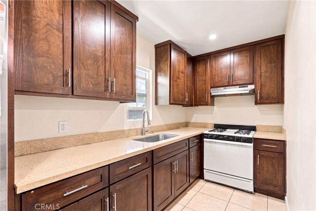 Apartment at 5017 S San Pedro