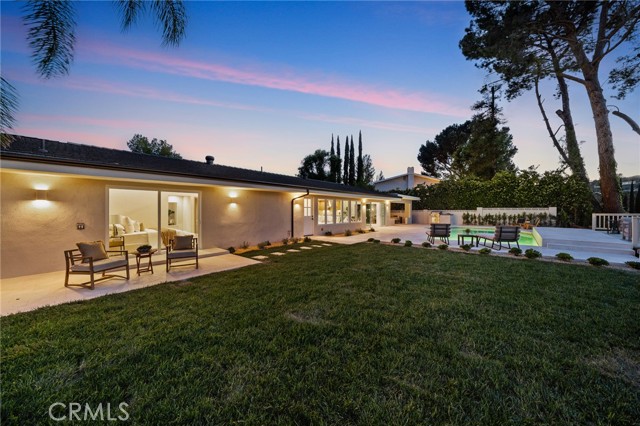 Detail Gallery Image 4 of 25 For 24153 Califa St, Woodland Hills,  CA 91367 - 4 Beds | 3 Baths