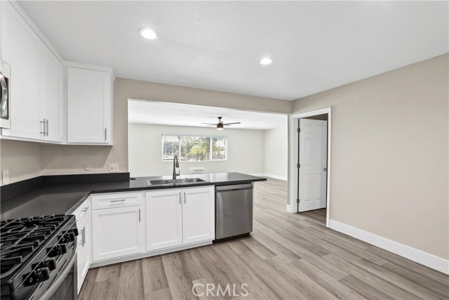 Detail Gallery Image 4 of 8 For 201 E Wakefield Ave, Anaheim,  CA 92802 - – Beds | – Baths