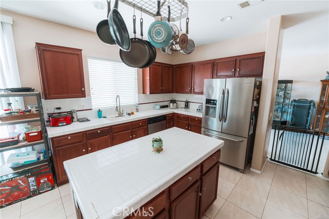 Detail Gallery Image 8 of 29 For 15193 Arcadian St, Adelanto,  CA 92301 - 5 Beds | 3 Baths