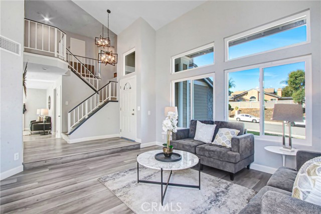 Detail Gallery Image 3 of 25 For 26730 Black Horse, Corona,  CA 92883 - 4 Beds | 2/1 Baths