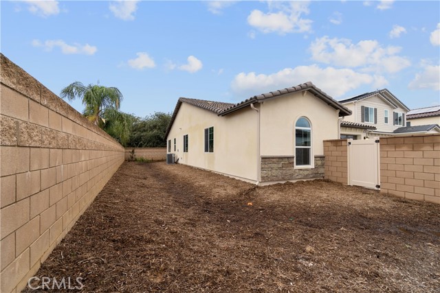 Detail Gallery Image 2 of 24 For 34242 Travis Ln, Yucaipa,  CA 92399 - 3 Beds | 2 Baths
