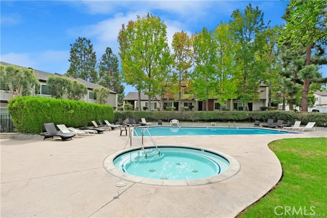 Community Pool and jacuzzi