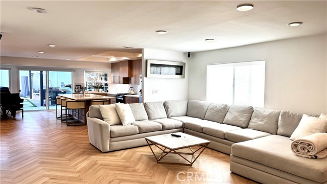 Detail Gallery Image 9 of 22 For 7414 Delco Ave, Canoga Park,  CA 91306 - 3 Beds | 2 Baths