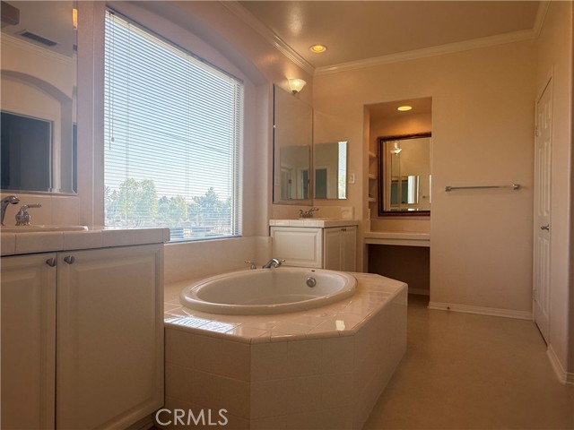 Detail Gallery Image 15 of 22 For 10354 Sandlewood, Porter Ranch,  CA 91326 - 4 Beds | 3 Baths