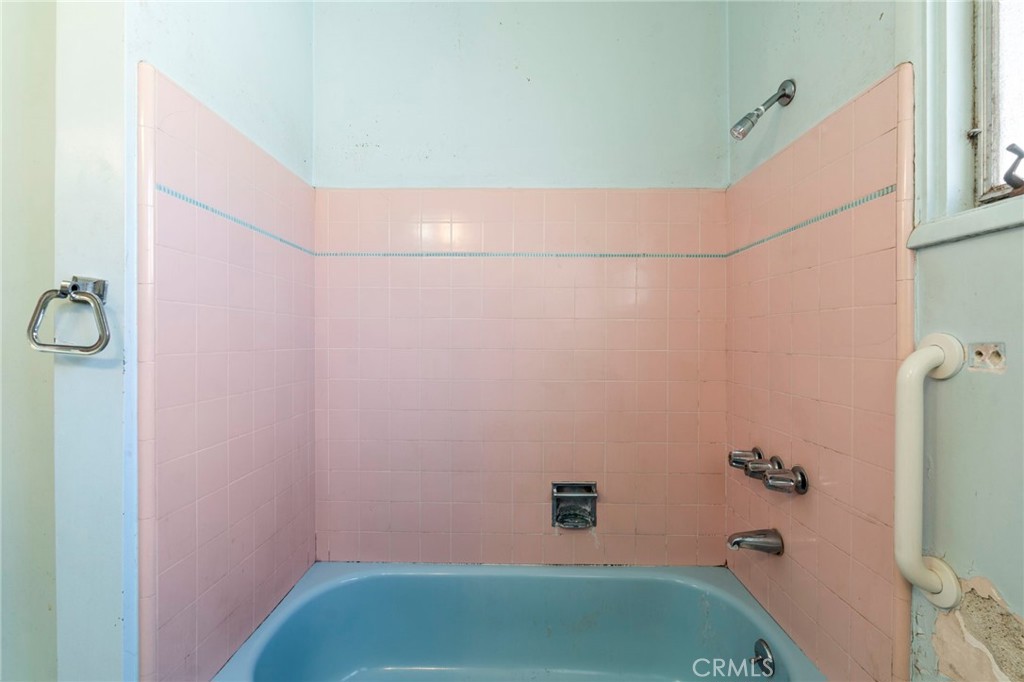 https://media.crmls.org/medias/4a3e143e-5bbb-4818-8f21-3c3db3c3a515.jpg?preset=X-Large