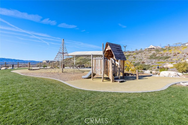 18147 Jupiter Lane, Saugus CA: https://media.crmls.org/medias/4a3e7ff4-68c4-4ae9-a977-c3c685ebfc0c.jpg