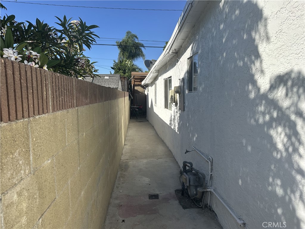 https://media.crmls.org/medias/4a3f9754-46fd-4005-bda4-8163a477d95c.jpg?preset=X-Large