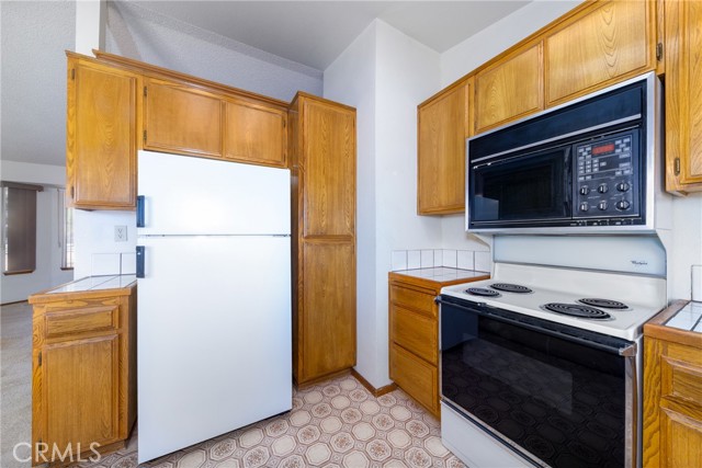 21930 Mohican Avenue, Apple Valley CA: https://media.crmls.org/medias/4a4048b2-cbc3-41c7-8b5d-9163cb6755ef.jpg