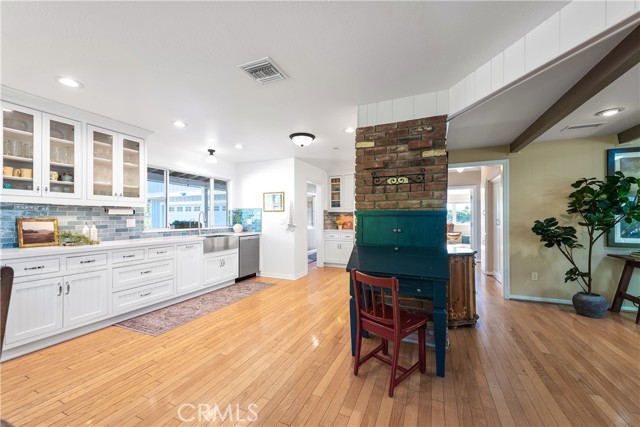 2102 Buena Vista Drive, Camarillo CA: https://media.crmls.org/medias/4a41ee38-b5ba-4556-af68-00f110a1d6d1.jpg