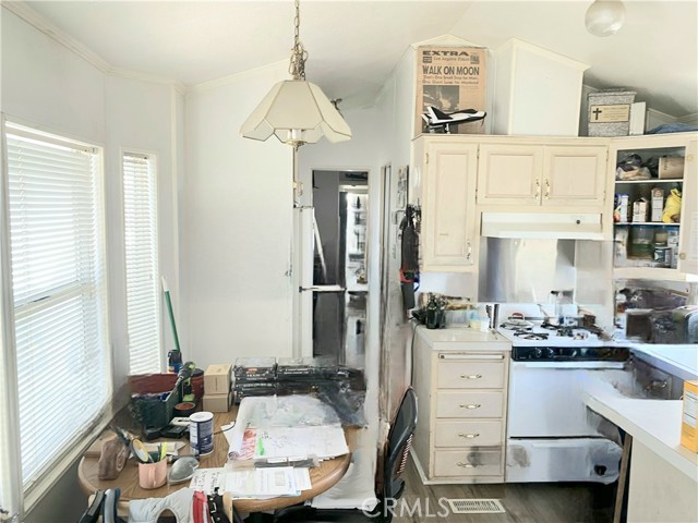 1295 S Cawston Avenue, Hemet CA: https://media.crmls.org/medias/4a41f31c-a8a8-43f0-8136-98a74576a84b.jpg