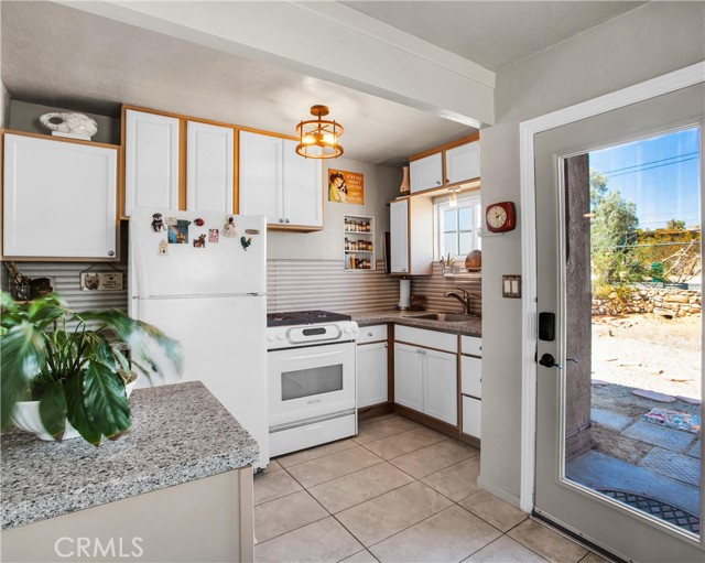 Detail Gallery Image 9 of 38 For 61961 Aster Pl, Joshua Tree,  CA 92252 - 2 Beds | 1 Baths